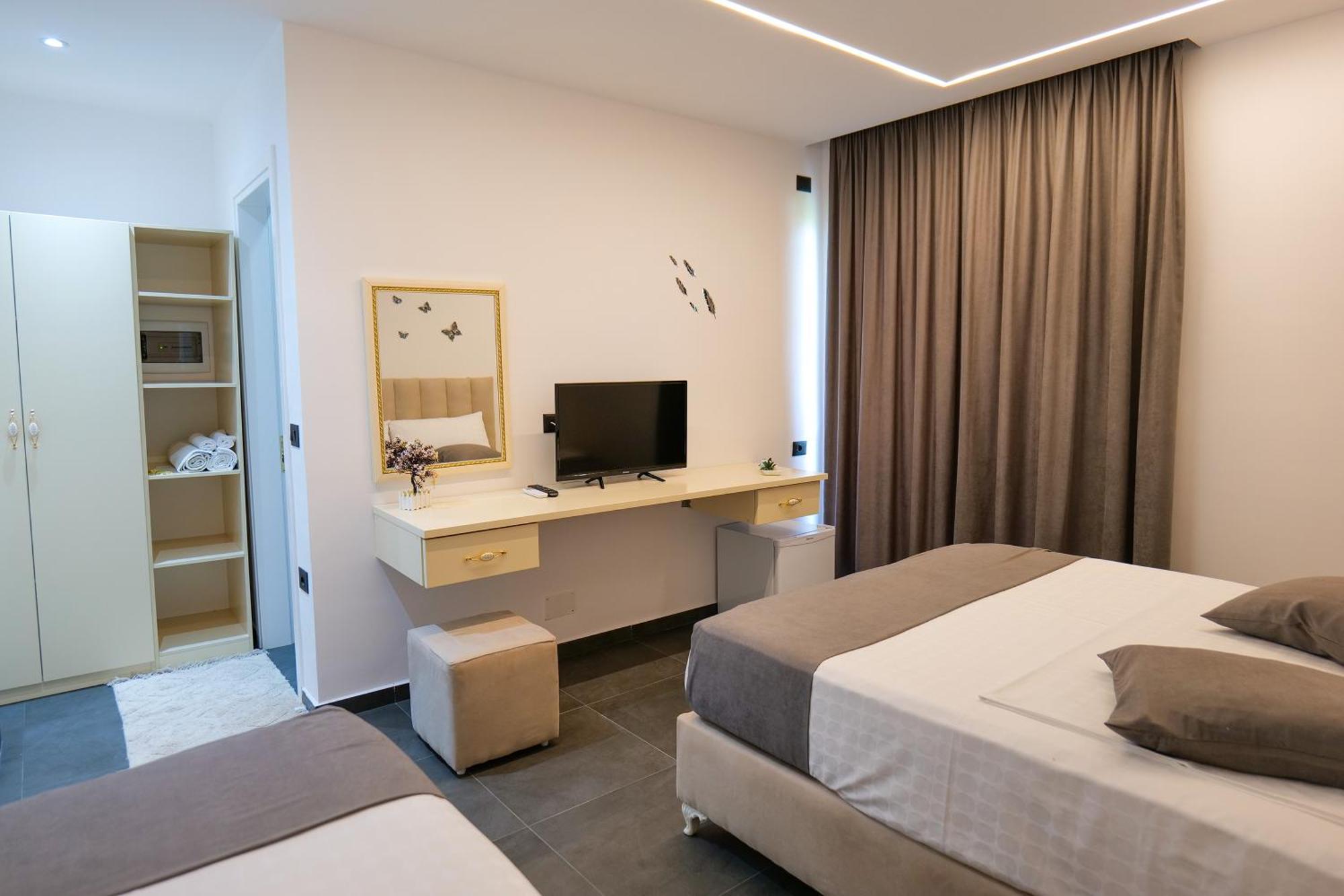 Hotel Celaj Vlore Exterior photo